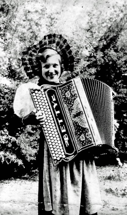 Betty Fraunfelder, Circa 1938-1940