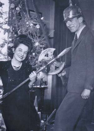 Ruth and Rheiny, Dec. 26, 1943 Ruth and Rheiny, Dec. 26, 1943